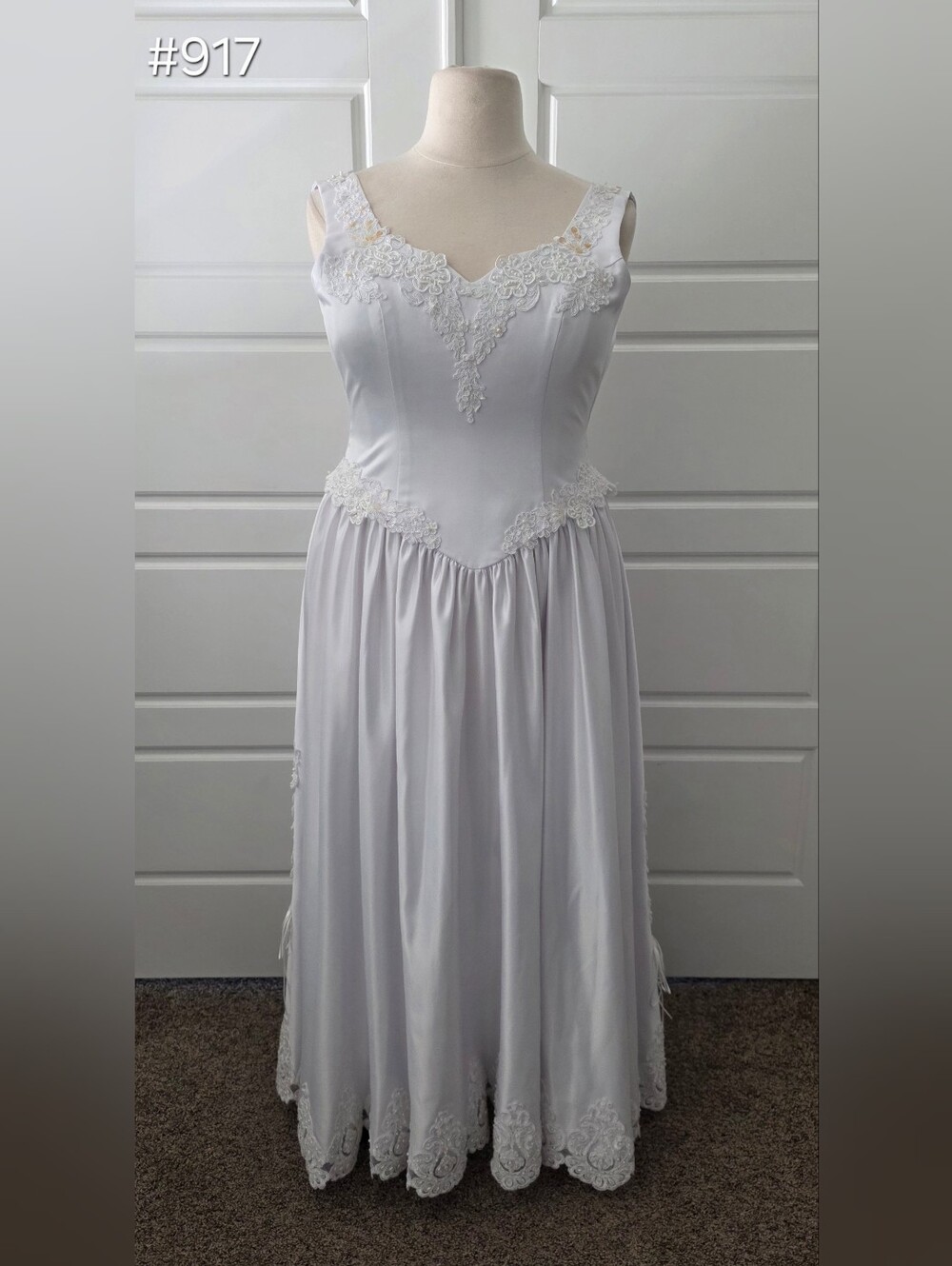 Classic White Lace-Trim Bridal Gown with Scoop Shoulders